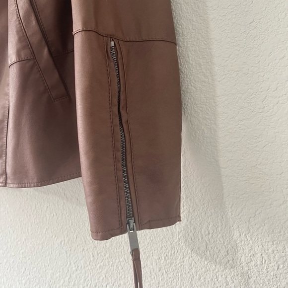 Kaari Blue Curvy Women’s Faux Leather Jacket Size Lar - Picture 3 of 6